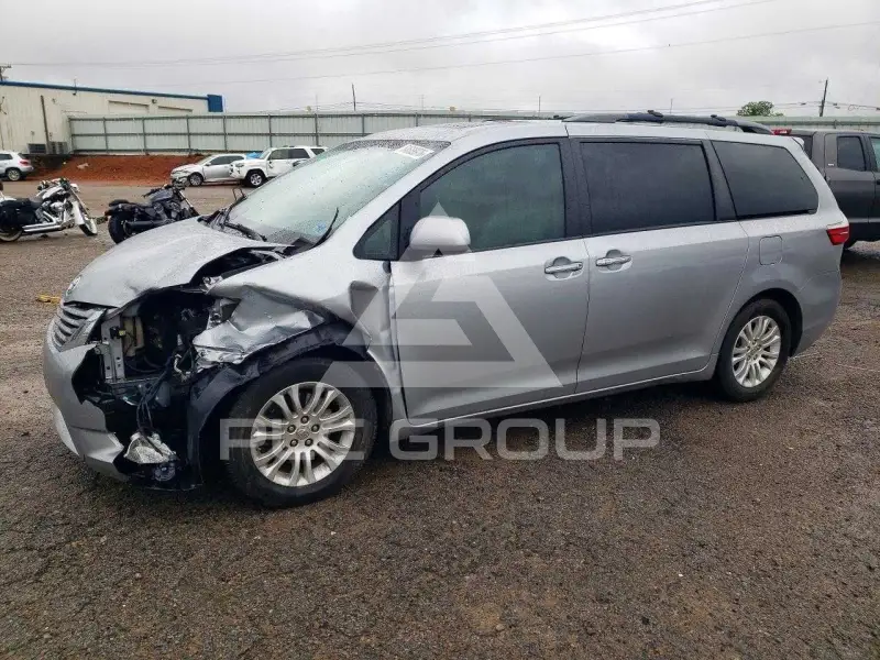 2016 Toyota SIENNA фото