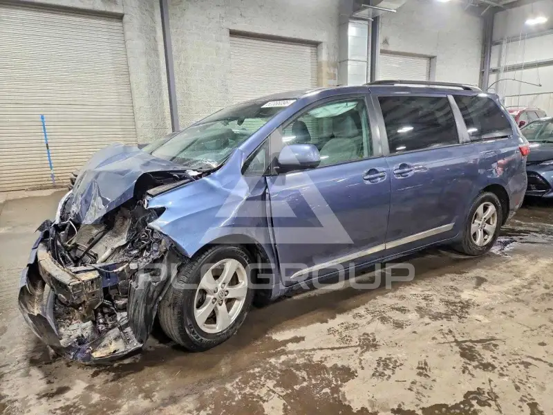 2016 Toyota SIENNA фото