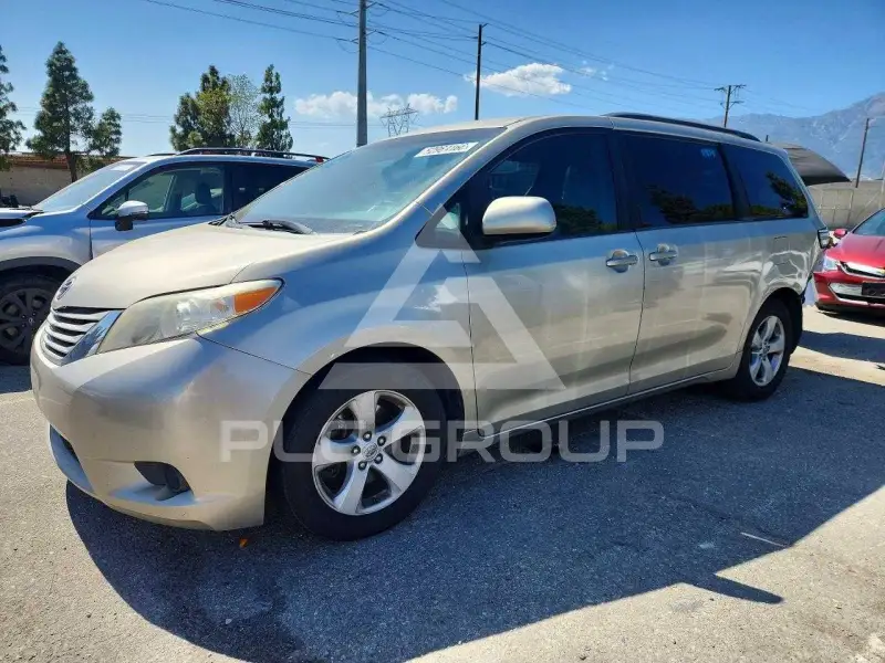 2016 Toyota SIENNA photo