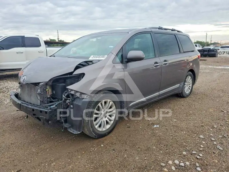 2016 Toyota SIENNA photo