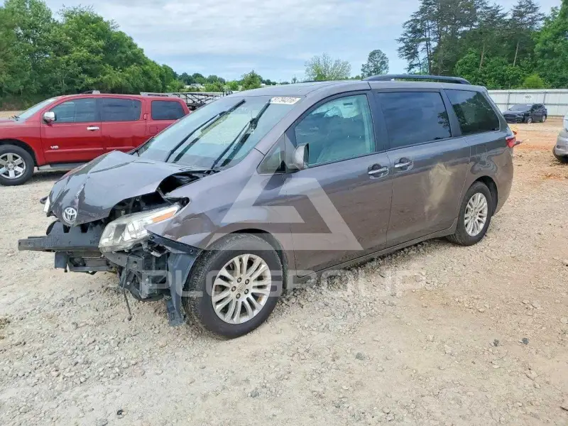 2016 Toyota SIENNA photo