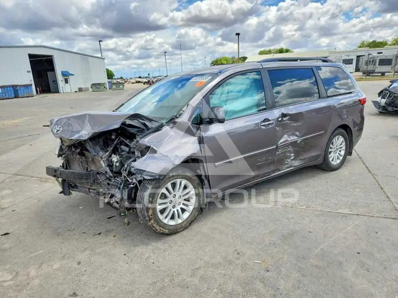 2016 Toyota SIENNA фото