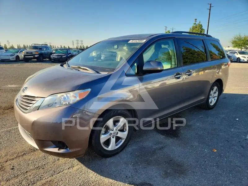 2016 Toyota SIENNA photo
