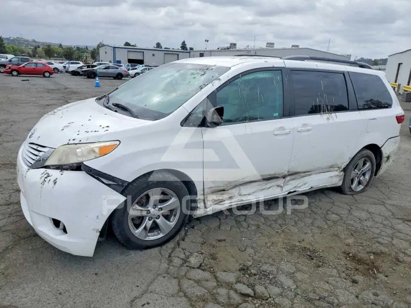 2016 Toyota SIENNA photo