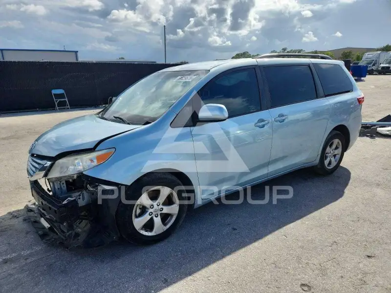 2016 Toyota SIENNA photo