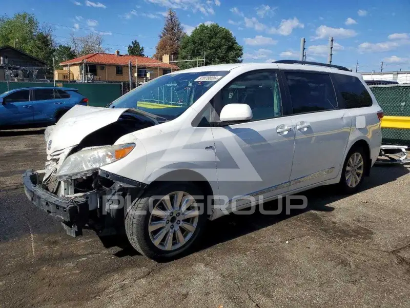 2016 Toyota SIENNA фото