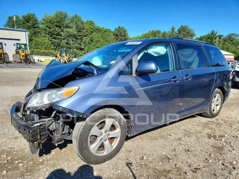 2016 Toyota SIENNA photo