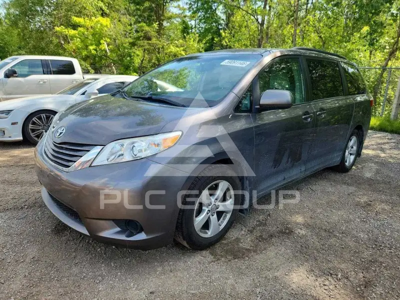 2016 Toyota SIENNA photo