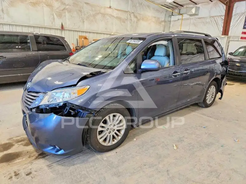 2016 Toyota SIENNA фото