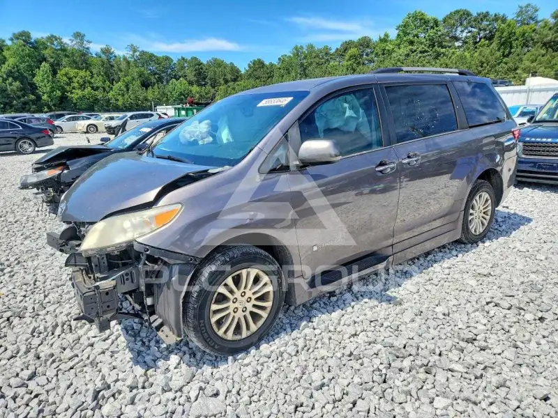 2016 Toyota SIENNA фото