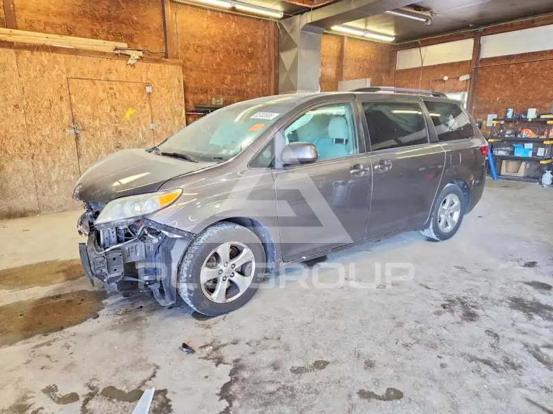 2016 Toyota SIENNA фото