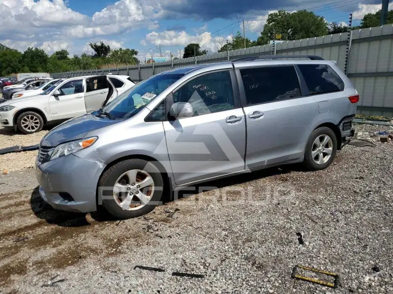 2016 Toyota SIENNA photo