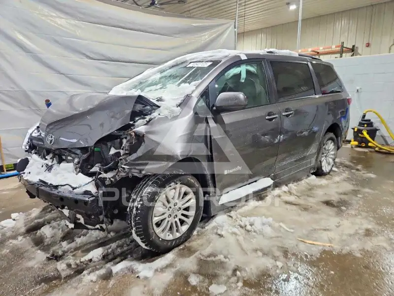 2016 Toyota SIENNA фото