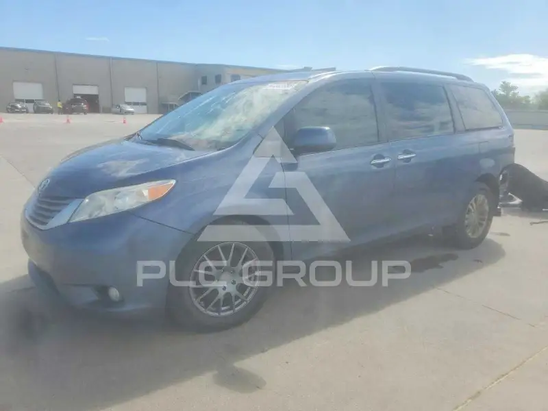 2016 Toyota SIENNA photo