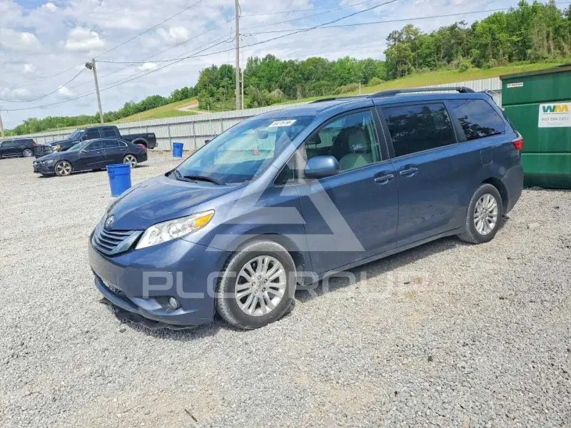 2016 Toyota SIENNA фото