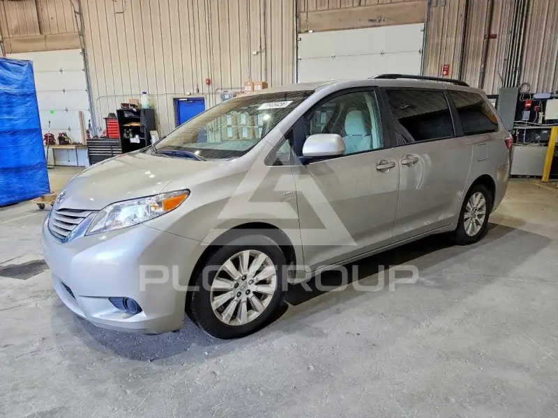 2016 Toyota SIENNA photo