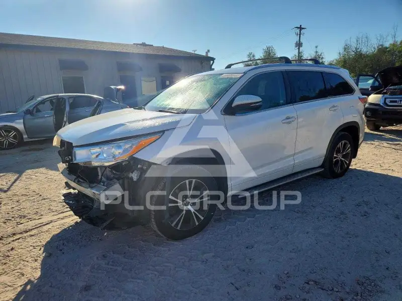 2016 Toyota Highlander photo