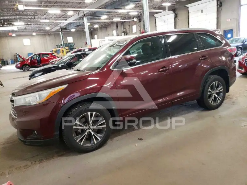 2016 Toyota Highlander photo