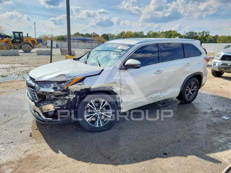 2016 Toyota Highlander photo