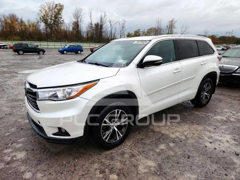 2016 Toyota Highlander photo