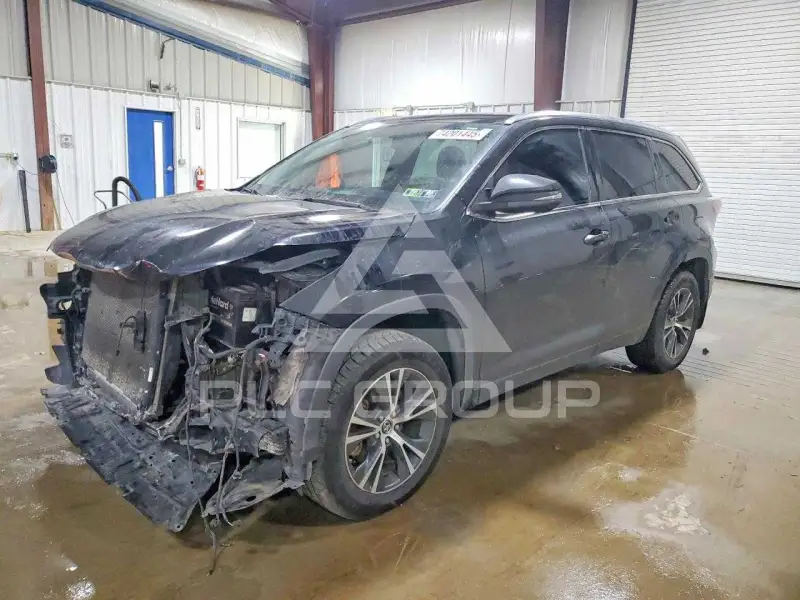 2016 Toyota Highlander photo