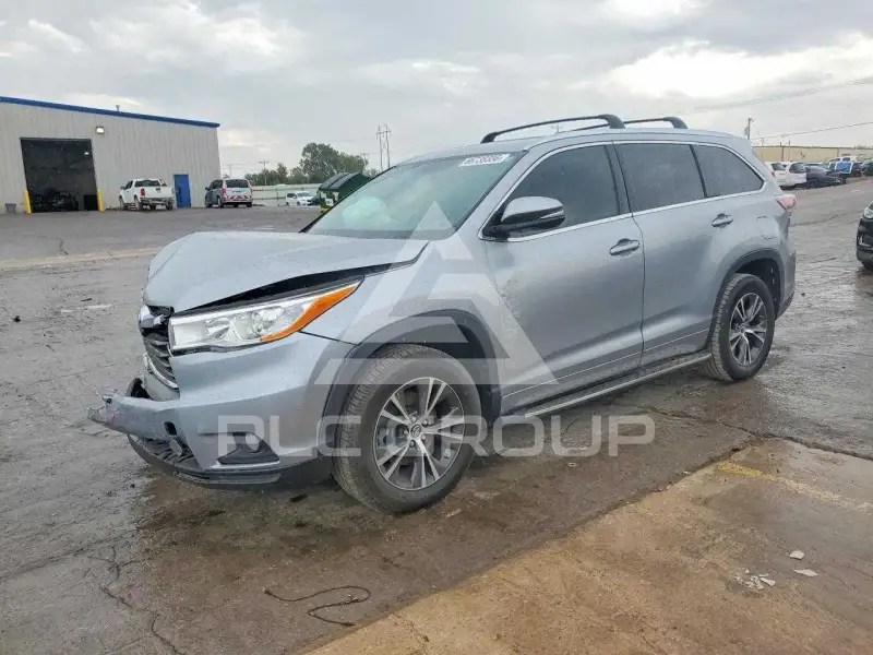 2016 Toyota Highlander photo