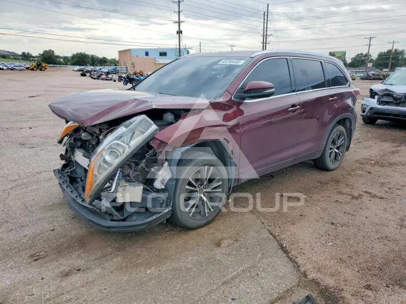 2016 Toyota Highlander photo