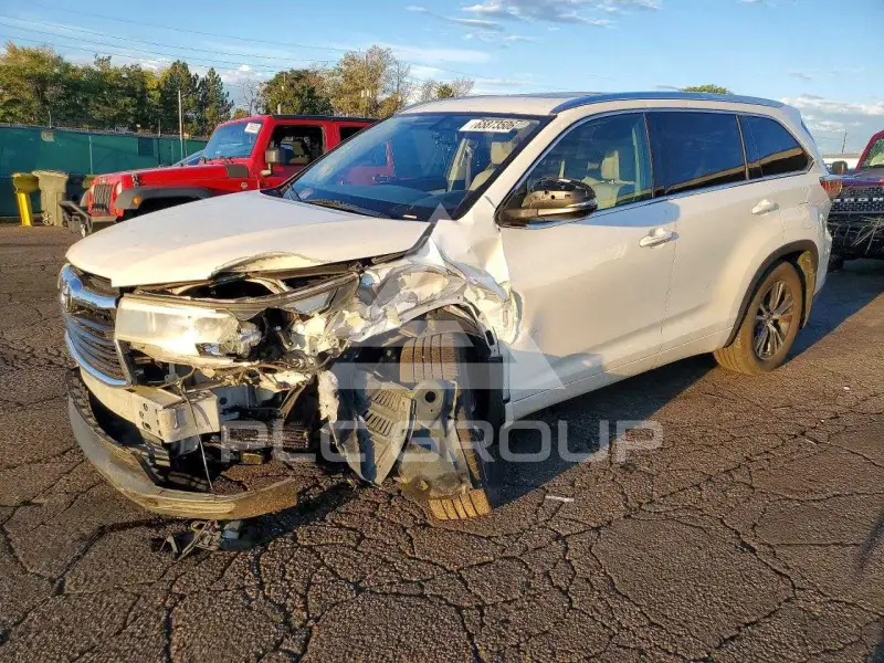 2016 Toyota Highlander photo