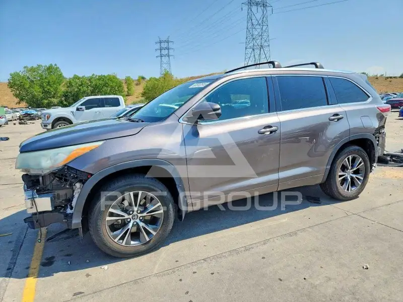 2016 Toyota Highlander photo