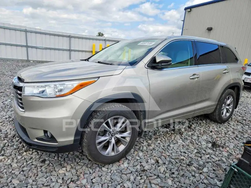 2016 Toyota Highlander photo