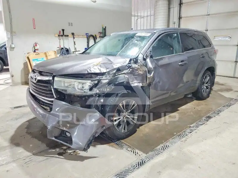 2016 Toyota Highlander photo