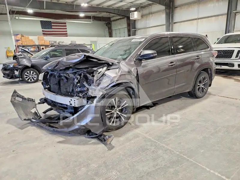2016 Toyota Highlander photo