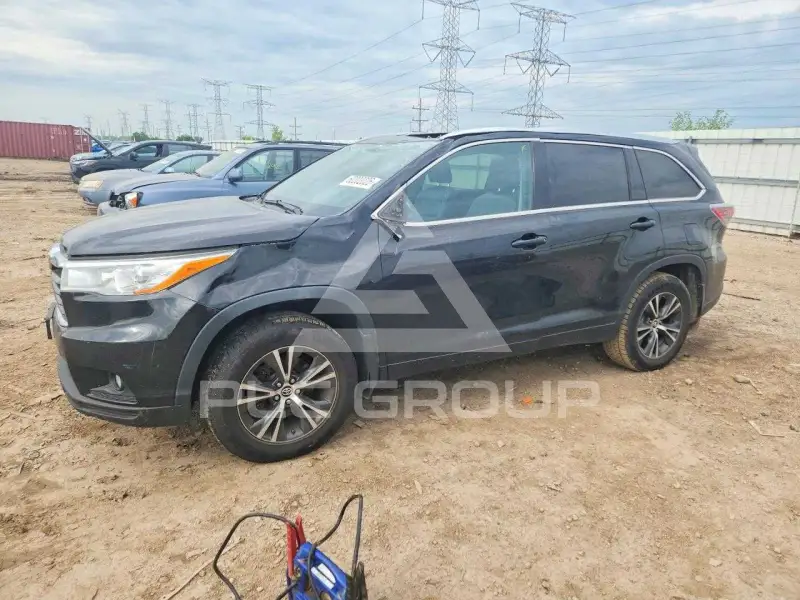 2016 Toyota Highlander photo