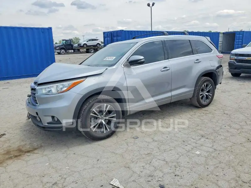 2016 Toyota Highlander photo