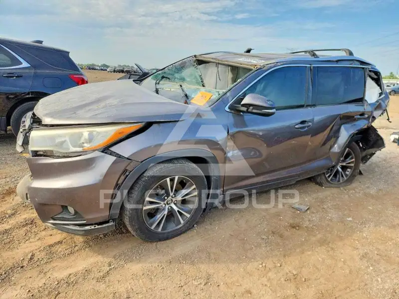 2016 Toyota Highlander photo