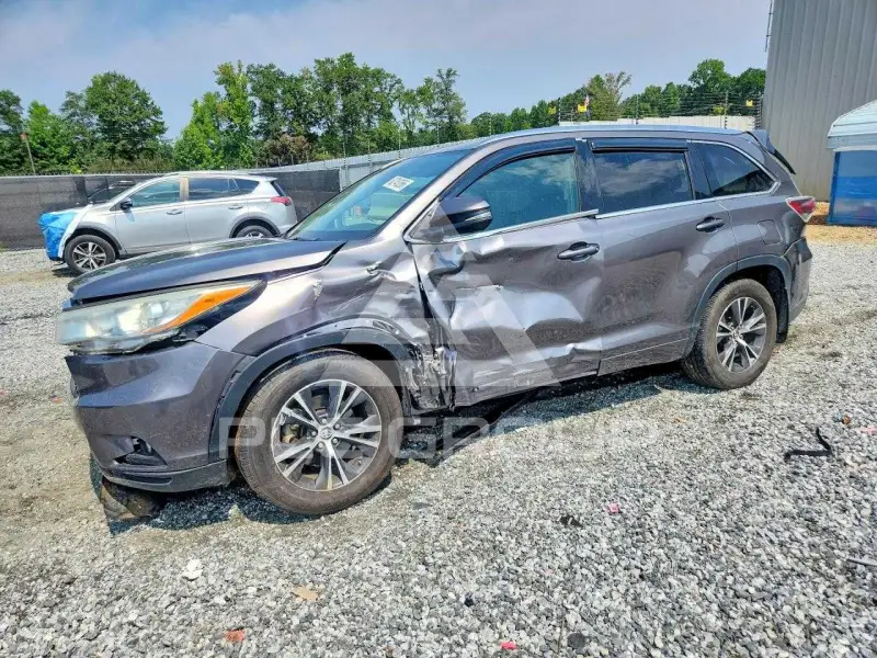 2016 Toyota Highlander photo