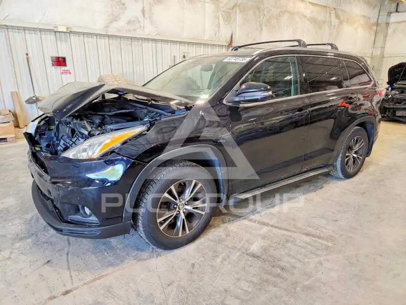 2016 Toyota Highlander photo