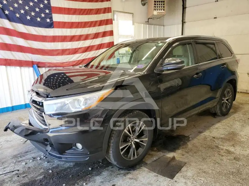 2016 Toyota Highlander photo