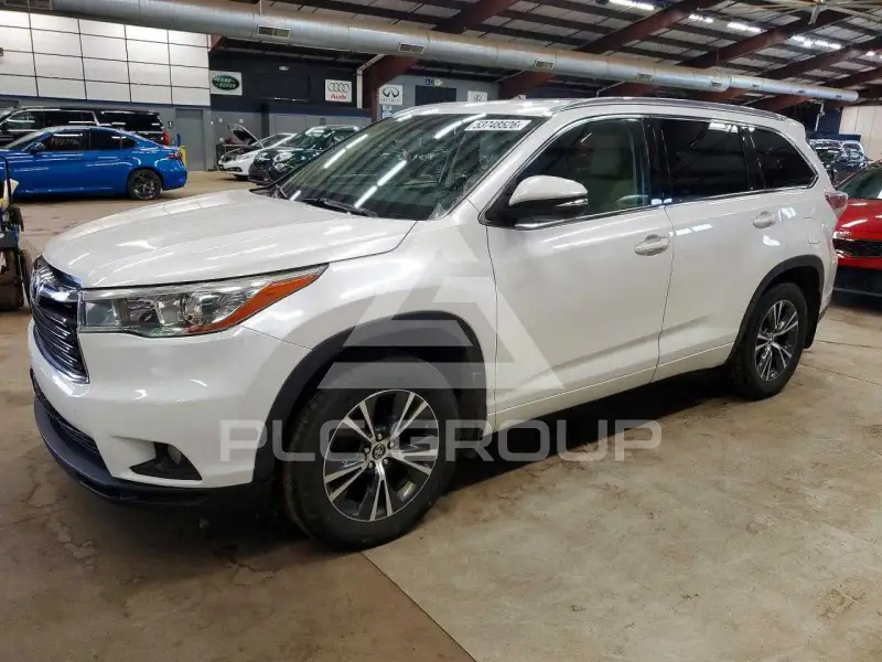 2016 Toyota Highlander photo