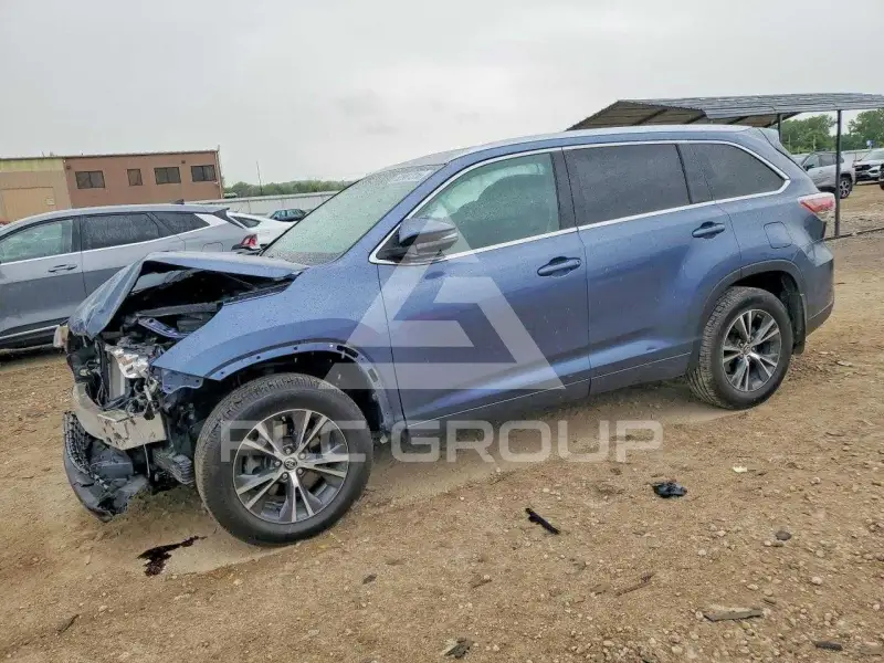 2016 Toyota Highlander photo