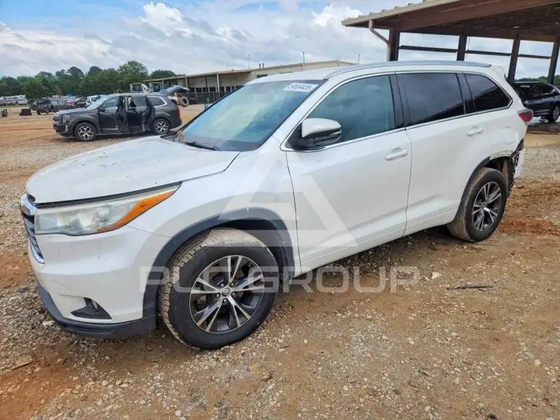 2016 Toyota Highlander photo