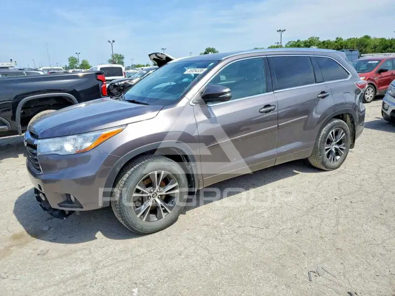 2016 Toyota Highlander photo