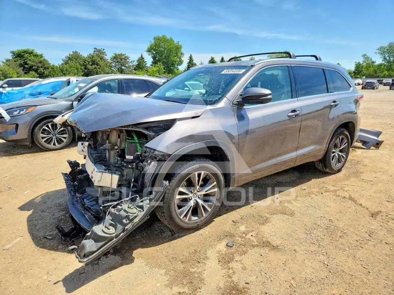 2016 Toyota Highlander photo