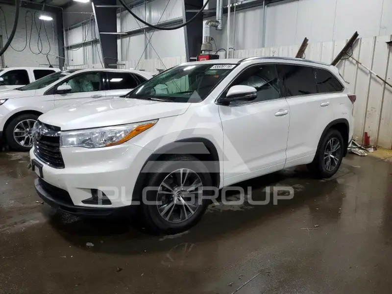 2016 Toyota Highlander photo