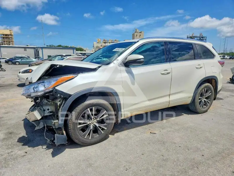 2016 Toyota Highlander photo