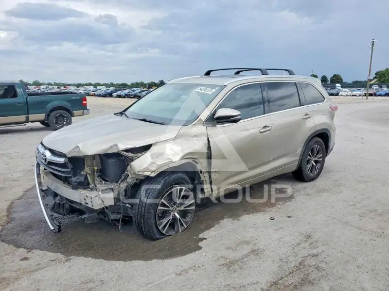 2016 Toyota Highlander photo