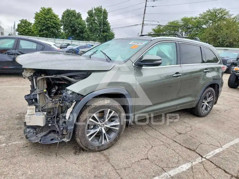 2016 Toyota Highlander photo