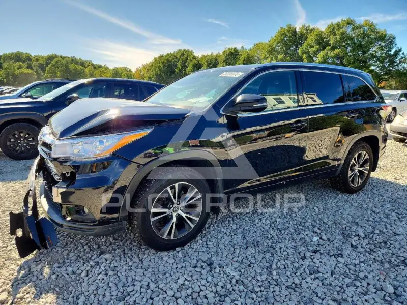 2016 Toyota Highlander photo