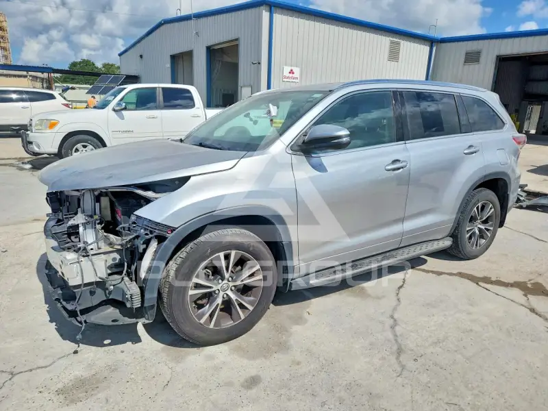 2016 Toyota Highlander photo