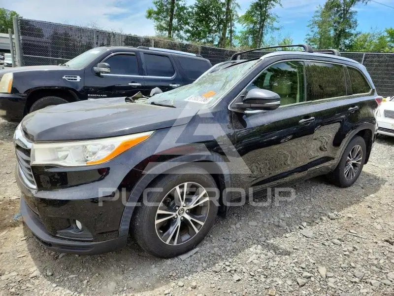 2016 Toyota Highlander photo